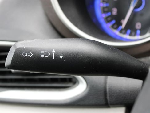 Used 2017 Chrysler Pacifica Touring-L image 33