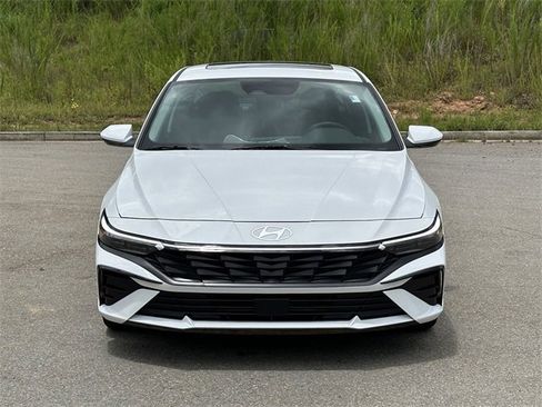Used 2024 Hyundai Elantra SEL w/ Convenience Package image 9