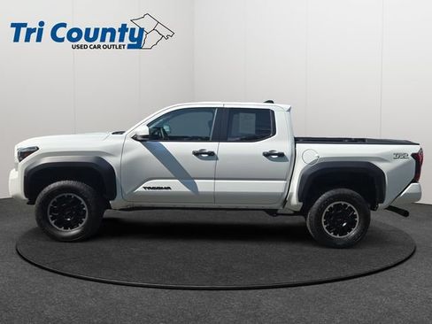 Certified 2026 Toyota Tacoma TRD Off-Road AWD/4WD image 4