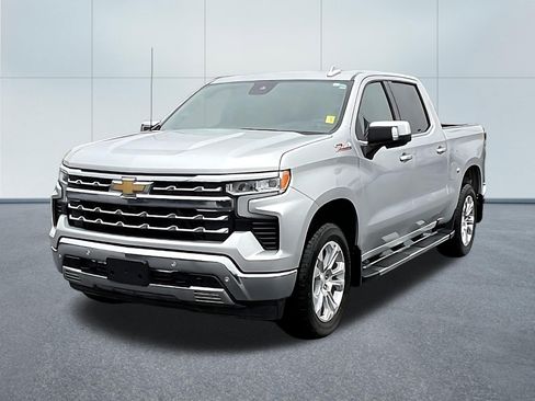 Used 2022 Chevrolet Silverado 1500 LTZ w/ LTZ Premium Package AWD/4WD image 3