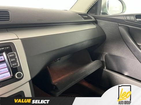 Used 2010 Volkswagen Passat Komfort FWD image 23