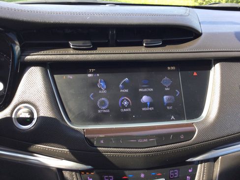 Used 2018 Cadillac XT5 Premium Luxury FWD image 24