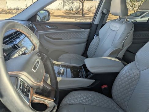 Used 2023 Jeep Grand Cherokee L Summit w/ Advanced Protech Group IV image 10