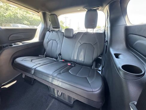 New 2027 Chrysler Pacifica Select FWD image 34