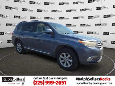 Used 2013 Toyota Highlander SE FWD image 1
