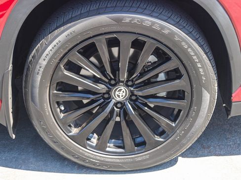 Used 2024 Toyota Highlander XSE FWD image 11