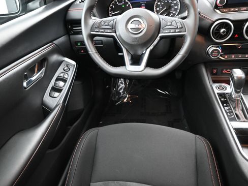 Used 2025 Nissan Sentra SR image 9