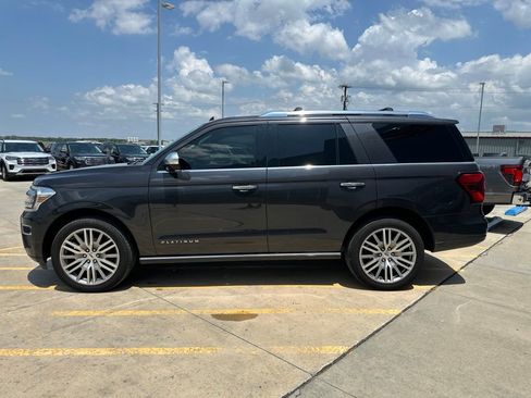 Used 2022 Ford Expedition Platinum AWD/4WD image 4