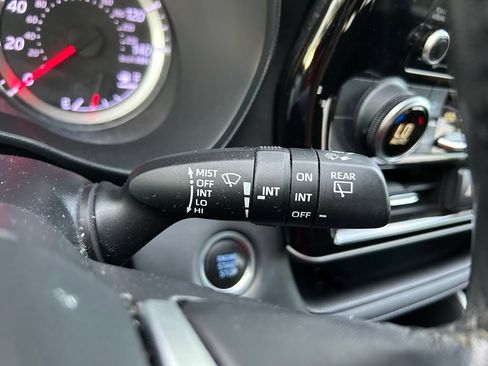 Used 2021 Toyota Highlander LE FWD image 22