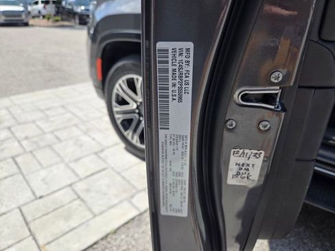 Certified 2023 Jeep Wagoneer L Series II RWD image 20