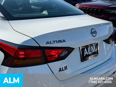 Used 2025 Nissan Altima 2.5 SV FWD image 6