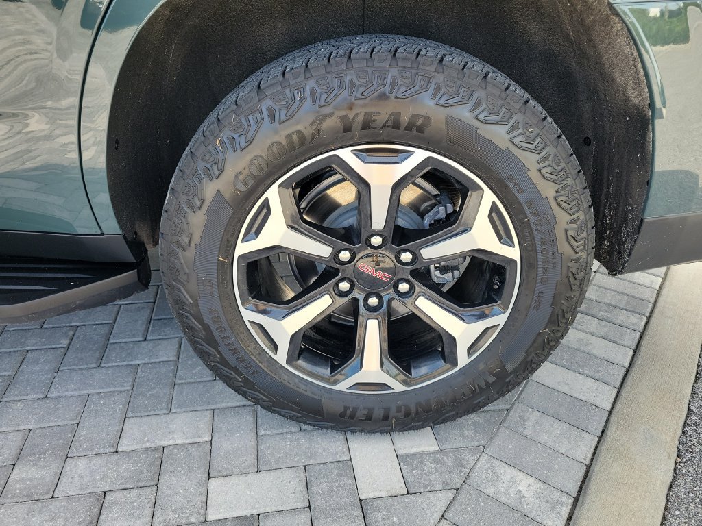 Used 2026 GMC Yukon AT4 w/ Premium Trailering Package AWD/4WD image 14
