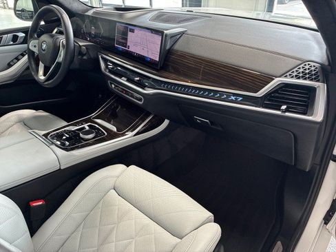 Used 2024 BMW X7 xDrive40i w/ Premium Package AWD/4WD image 11