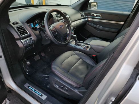 Used 2018 Ford Explorer Sport w/ Equipment Group 401A image 7