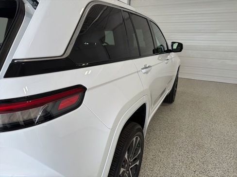 Used 2023 Jeep Grand Cherokee Overland w/ Adv Protech Group III image 33