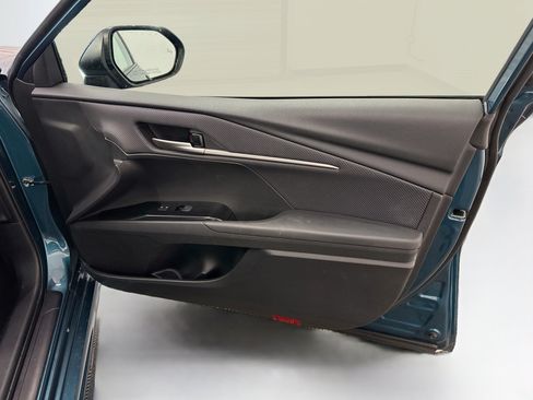 Used 2025 Toyota Camry SE FWD image 33