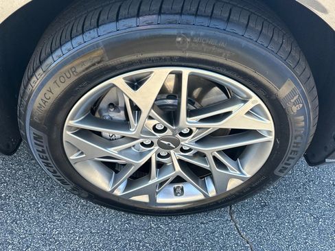 Used 2025 Genesis GV70 2.5T image 15