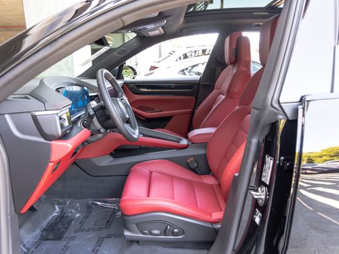 New 2026 Porsche Macan 4 Electric AWD/4WD image 28