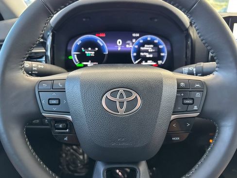 Used 2025 Toyota Camry XLE FWD image 26