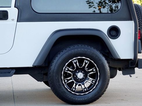 Used 2006 Jeep Wrangler Unlimited w/ Premium Audio Group image 23