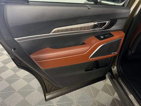 Used 2024 Kia Telluride SX Prestige w/ Towing Package image 28