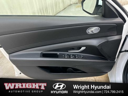 Certified 2025 Hyundai Elantra SEL FWD image 9