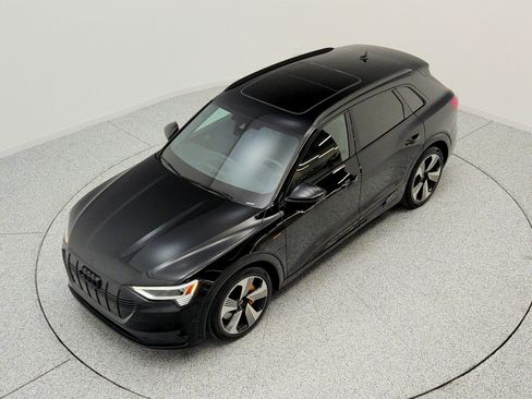 Used 2023 Audi e-tron Premium Plus w/ Premium Plus Package AWD/4WD image 22