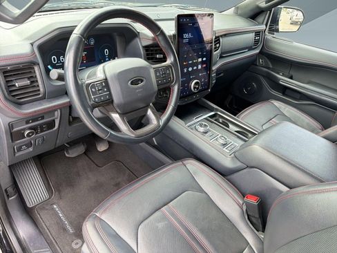 Used 2024 Ford Expedition Limited AWD/4WD image 4