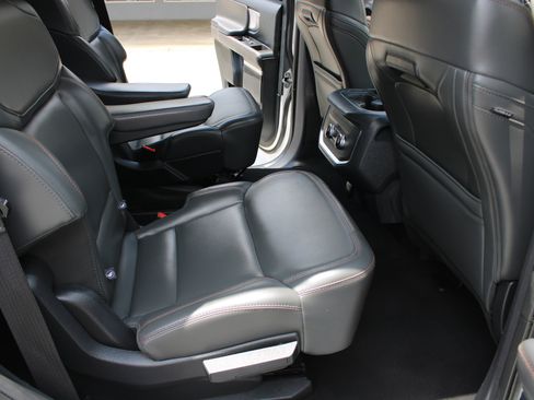 Used 2025 Ford Expedition Active AWD/4WD image 14