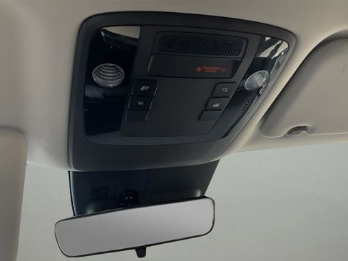 Used 2024 Kia Carnival LX image 29