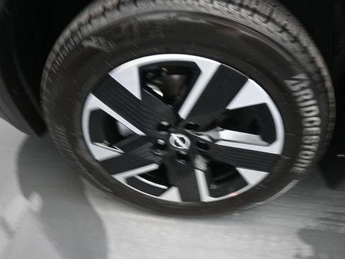 Used 2025 Nissan Kicks SV w/ SV Premium Package AWD/4WD image 25