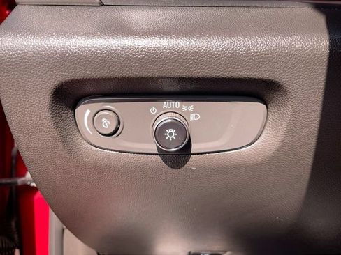 Used 2023 Chevrolet Traverse LT FWD image 18