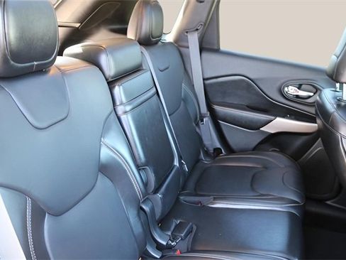 Used 2018 Jeep Cherokee Limited image 18