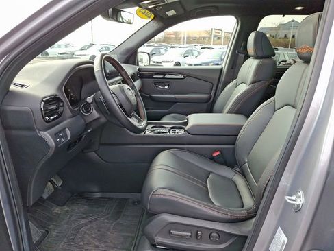 Certified 2025 Honda Pilot TrailSport image 13