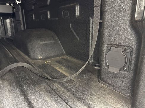 Used 2025 Chevrolet Silverado 2500 LTZ w/ LTZ Premium Package image 17