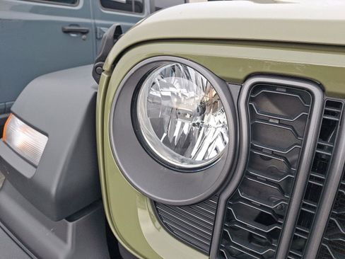 Used 2025 Jeep Wrangler Sport image 15