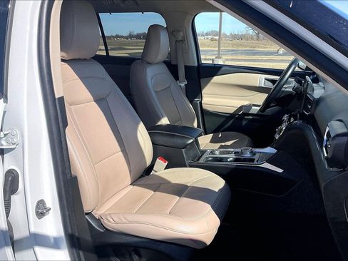 Certified 2023 Ford Explorer Limited image 8