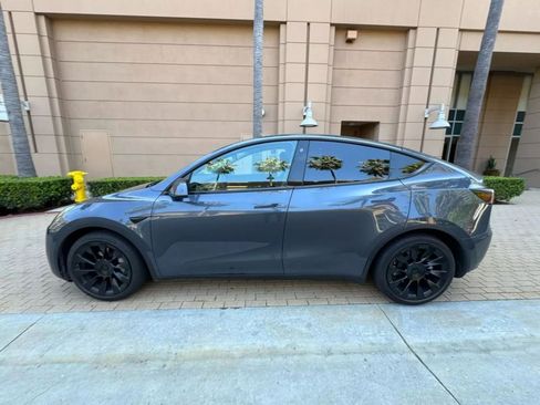 Used 2024 Tesla Model Y Performance AWD/4WD image 9