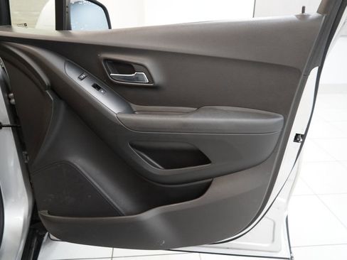 Used 2017 Chevrolet Trax LS FWD image 30