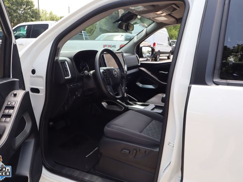 Used 2025 Nissan Frontier SV w/ SV Convenience Package RWD image 24