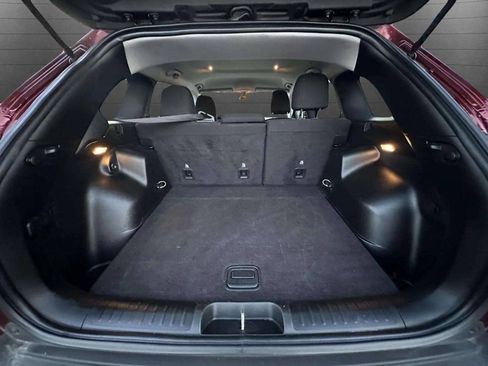 Used 2019 Jeep Cherokee Latitude w/ Popular Appearance Group FWD image 11