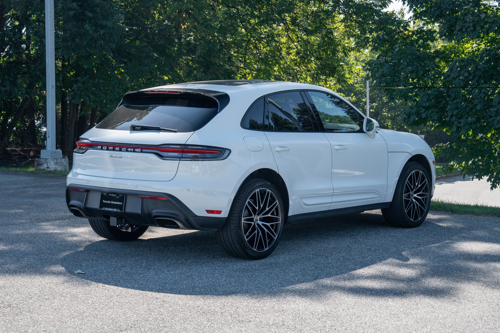 Certified 2026 Porsche Macan AWD/4WD image 7
