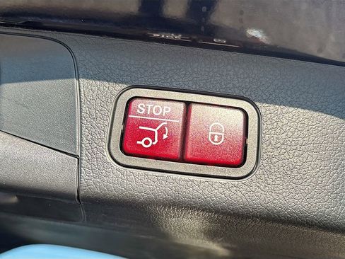 Used 2020 Mercedes-Benz GLB 250 w/ Premium Package image 14