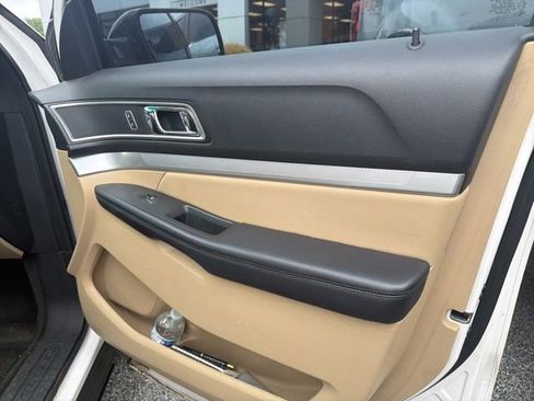 Used 2016 Ford Explorer XLT w/ Equipment Group 202A FWD image 9