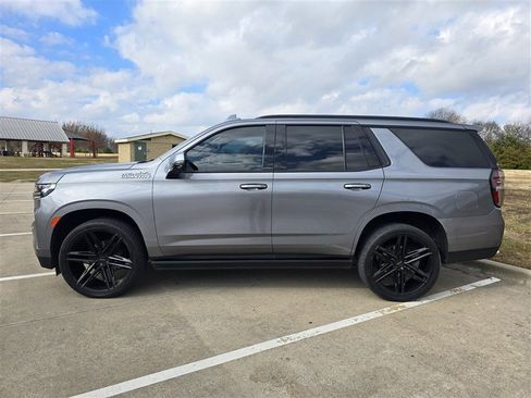 Used 2021 Chevrolet Tahoe High Country w/ Premium Package image 3