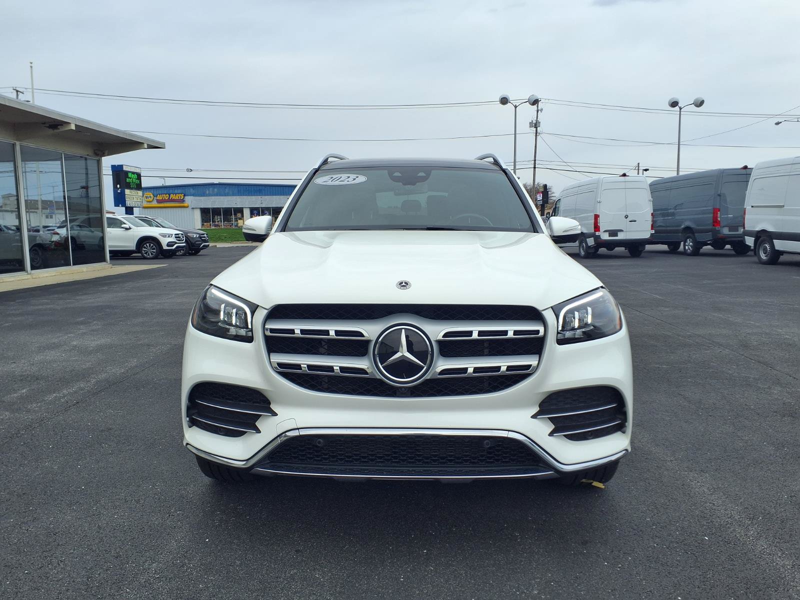 Used 2023 Mercedes-Benz GLS 450 4MATIC image 2