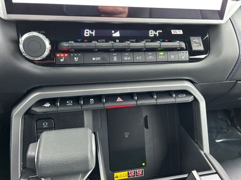 Used 2025 Toyota Tundra Platinum image 25