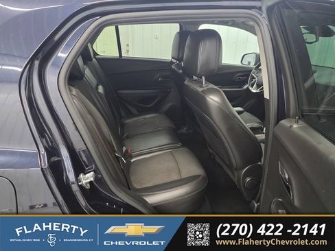 Used 2021 Chevrolet Trax LT w/ LT Convenience Package AWD/4WD image 13