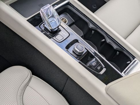 New 2026 Volvo XC60 B5 Ultra w/ Protection Package Premier image 13