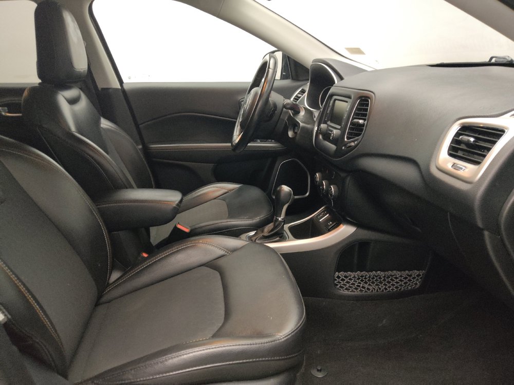 Used 2018 Jeep Compass Latitude FWD image 21
